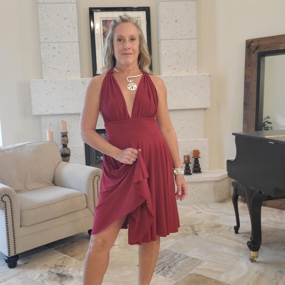 Dark red stretchy White House Black Market convertable top - Picture 2 of 10